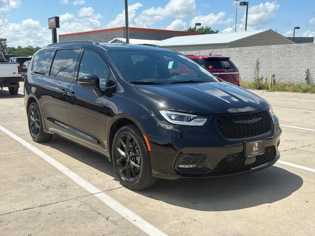 used 2024 Chrysler Pacifica car, priced at $39,994