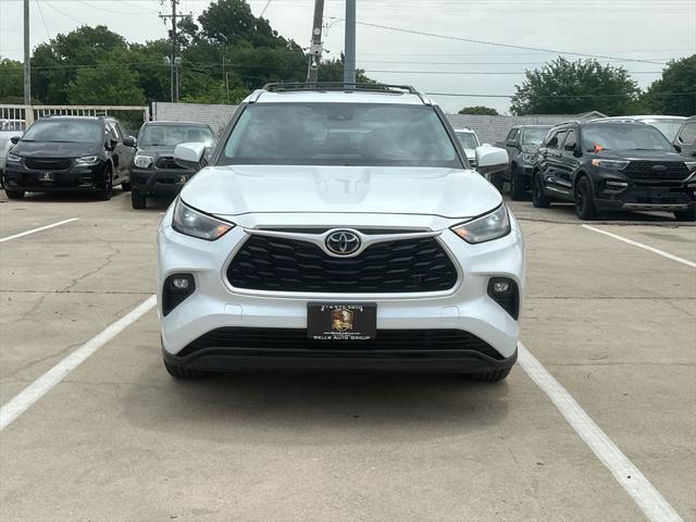 used 2022 Toyota Highlander car, priced at $34,652