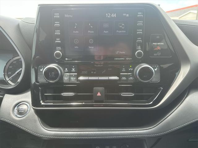 used 2022 Toyota Highlander car, priced at $34,652