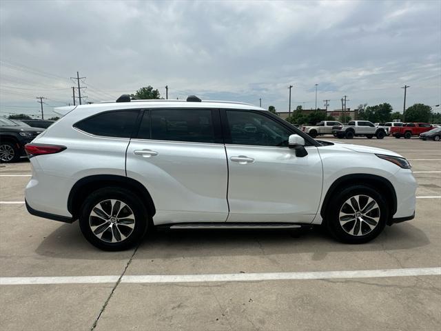 used 2022 Toyota Highlander car, priced at $34,652