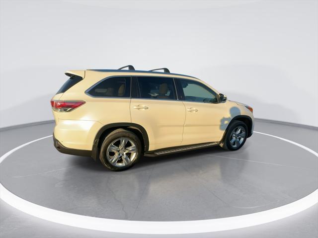 used 2015 Toyota Highlander car, priced at $20,699