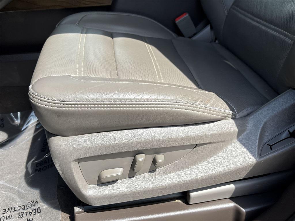 used 2019 GMC Yukon XL car, priced at $31,998