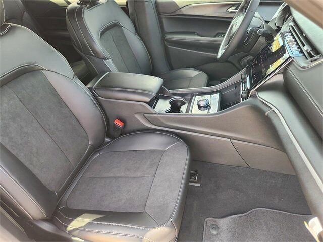 new 2025 Jeep Grand Cherokee L car, priced at $37,904