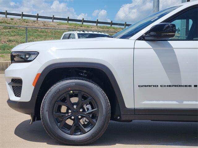 new 2025 Jeep Grand Cherokee car, priced at $35,997