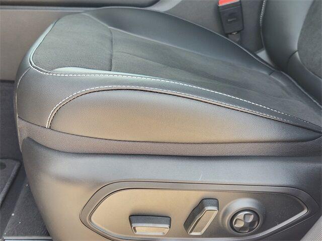 new 2025 Jeep Grand Cherokee car, priced at $35,997