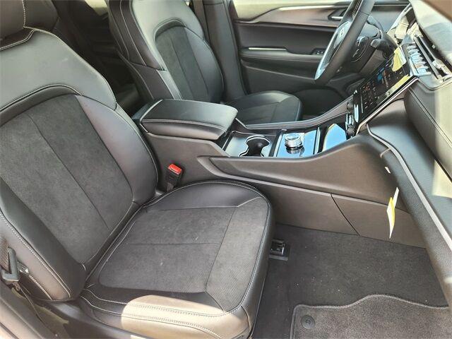 new 2025 Jeep Grand Cherokee car, priced at $35,997