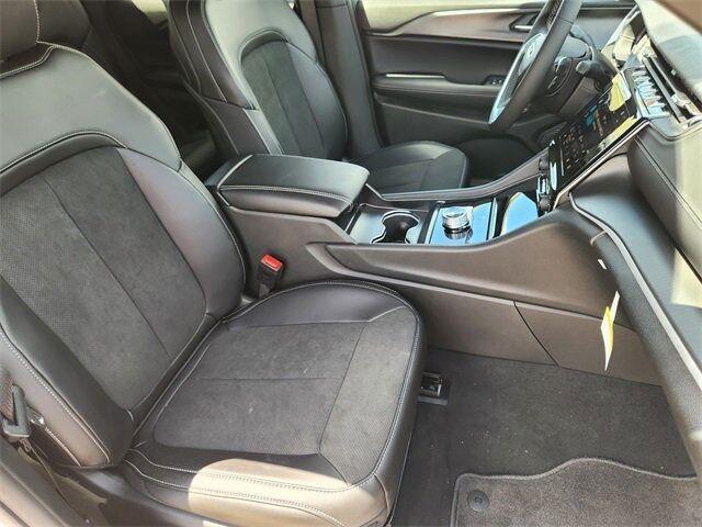 new 2025 Jeep Grand Cherokee car, priced at $40,388