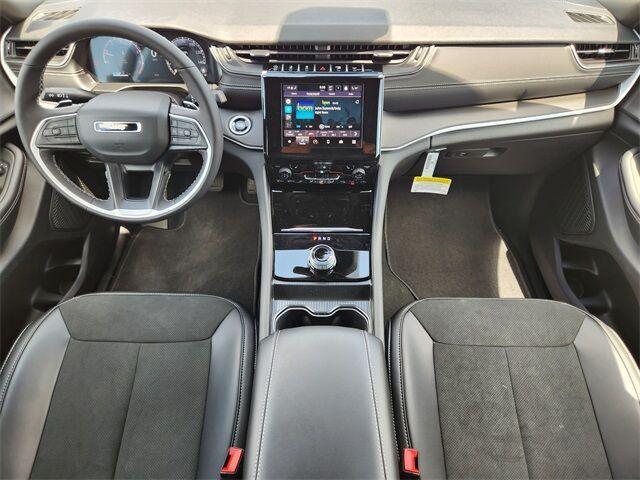new 2025 Jeep Grand Cherokee car, priced at $35,997