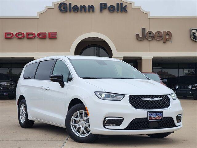 new 2025 Chrysler Pacifica car, priced at $34,618