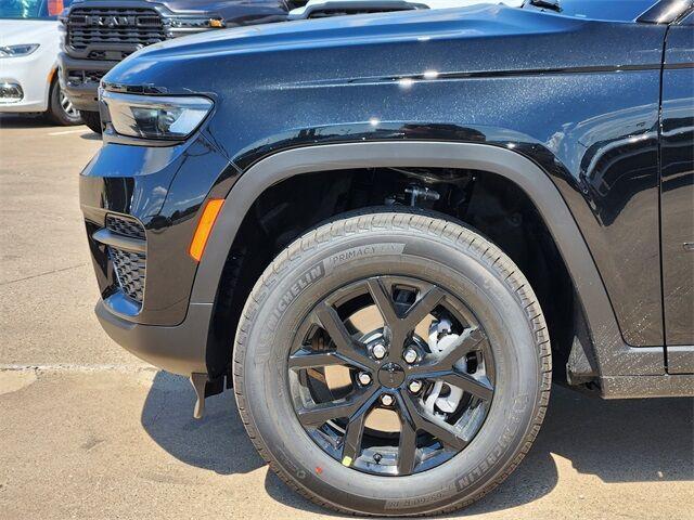 new 2025 Jeep Grand Cherokee car, priced at $44,181