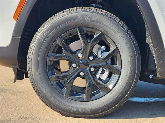 new 2025 Jeep Grand Cherokee car, priced at $43,663