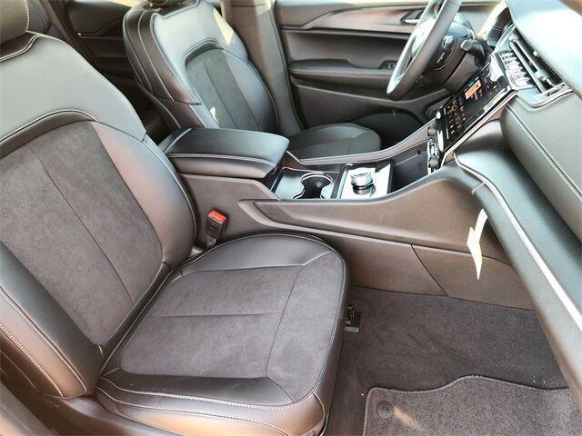 new 2025 Jeep Grand Cherokee car, priced at $40,772