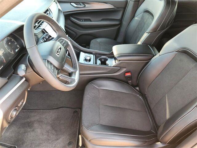 new 2025 Jeep Grand Cherokee car, priced at $40,772