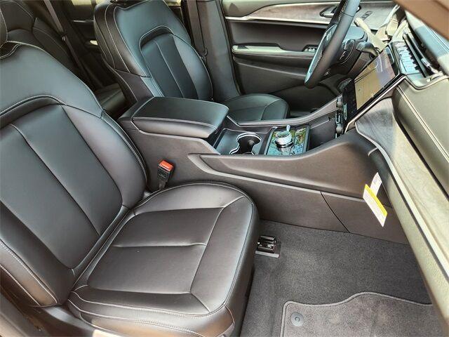 new 2025 Jeep Grand Cherokee car, priced at $37,836