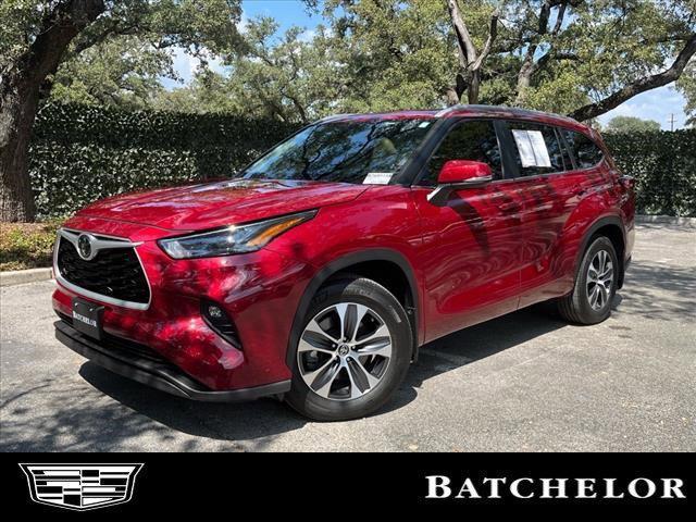 used 2023 Toyota Highlander car, priced at $35,988