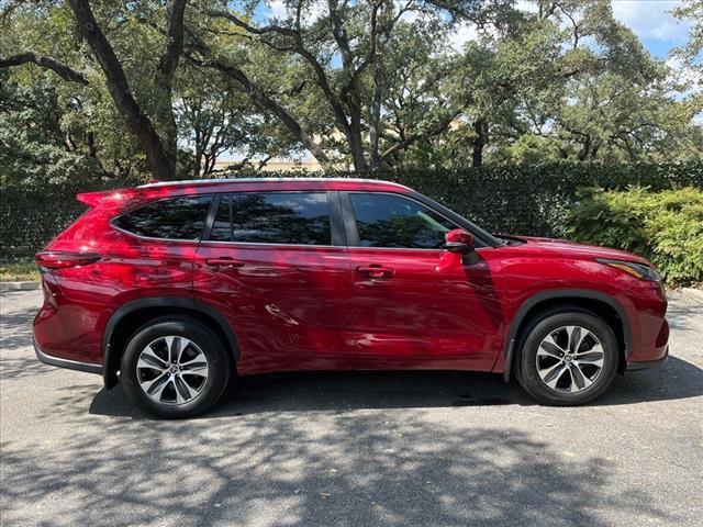 used 2023 Toyota Highlander car, priced at $35,988