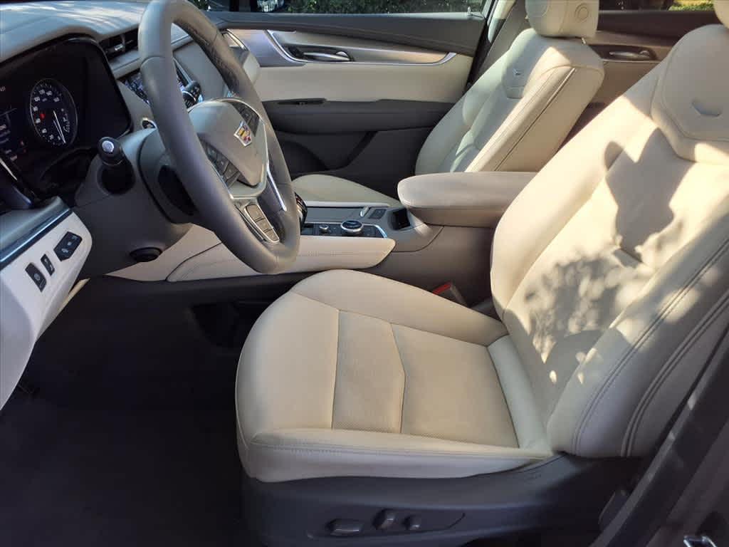 used 2023 Cadillac XT5 car, priced at $34,998