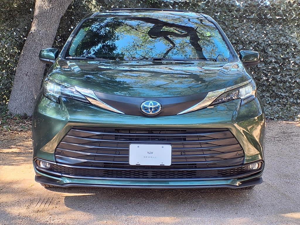 used 2025 Toyota Sienna car, priced at $44,818