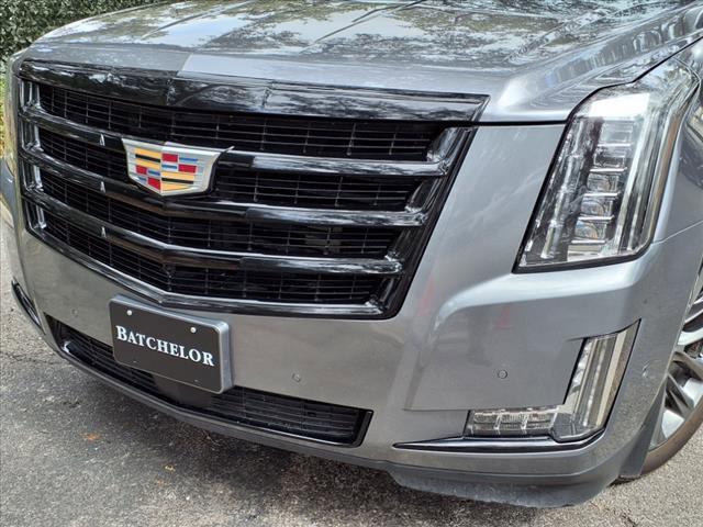 used 2020 Cadillac Escalade ESV car, priced at $34,999