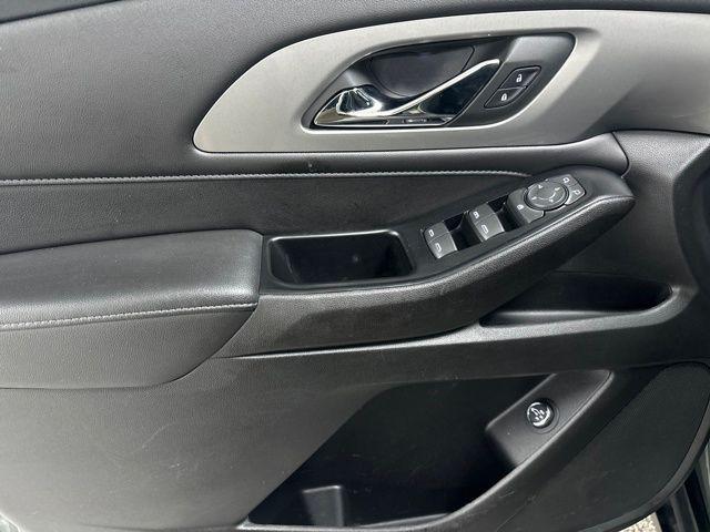 used 2023 Chevrolet Traverse car, priced at $21,994