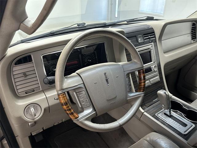 used 2007 Lincoln Navigator car, priced at $4,800