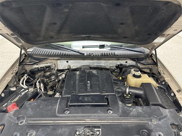 used 2007 Lincoln Navigator car, priced at $4,800