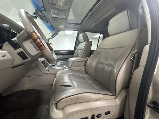 used 2007 Lincoln Navigator car, priced at $4,800