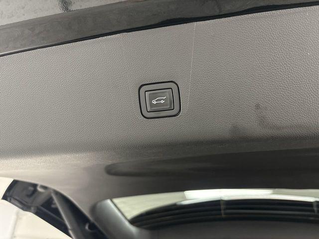 used 2023 Chevrolet Traverse car, priced at $32,700