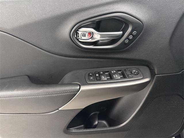 used 2022 Jeep Cherokee car, priced at $27,700