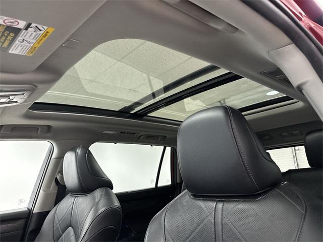 used 2021 Toyota Highlander car, priced at $28,800