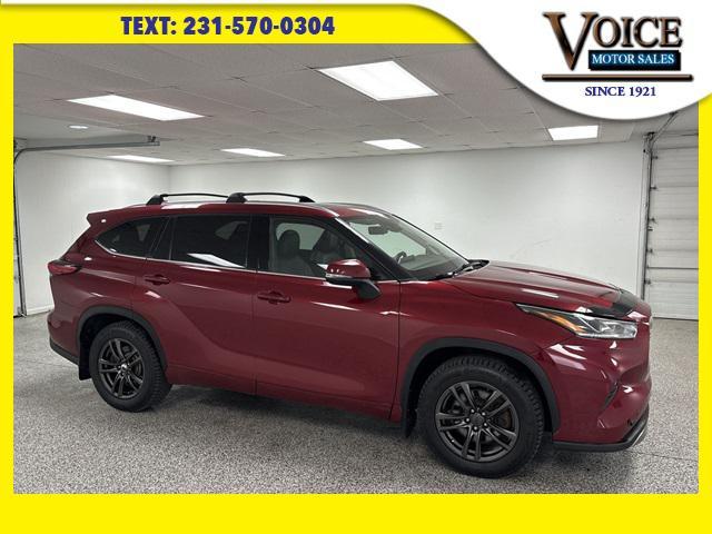 used 2021 Toyota Highlander car, priced at $28,800