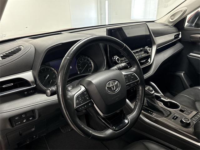 used 2021 Toyota Highlander car, priced at $28,800