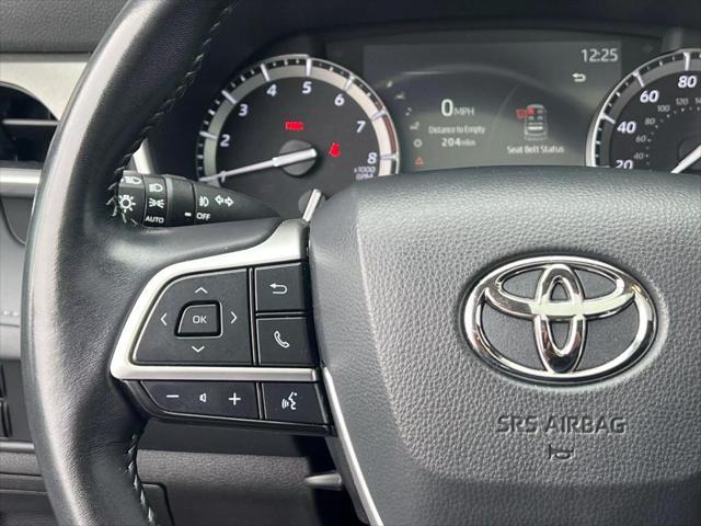 used 2022 Toyota Highlander car, priced at $33,995