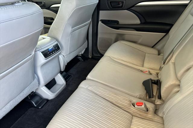 used 2014 Toyota Highlander car, priced at $17,798