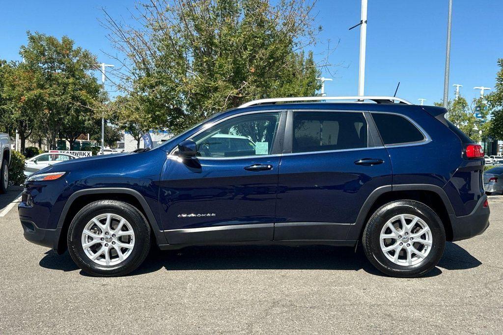 used 2016 Jeep Cherokee car, priced at $10,274