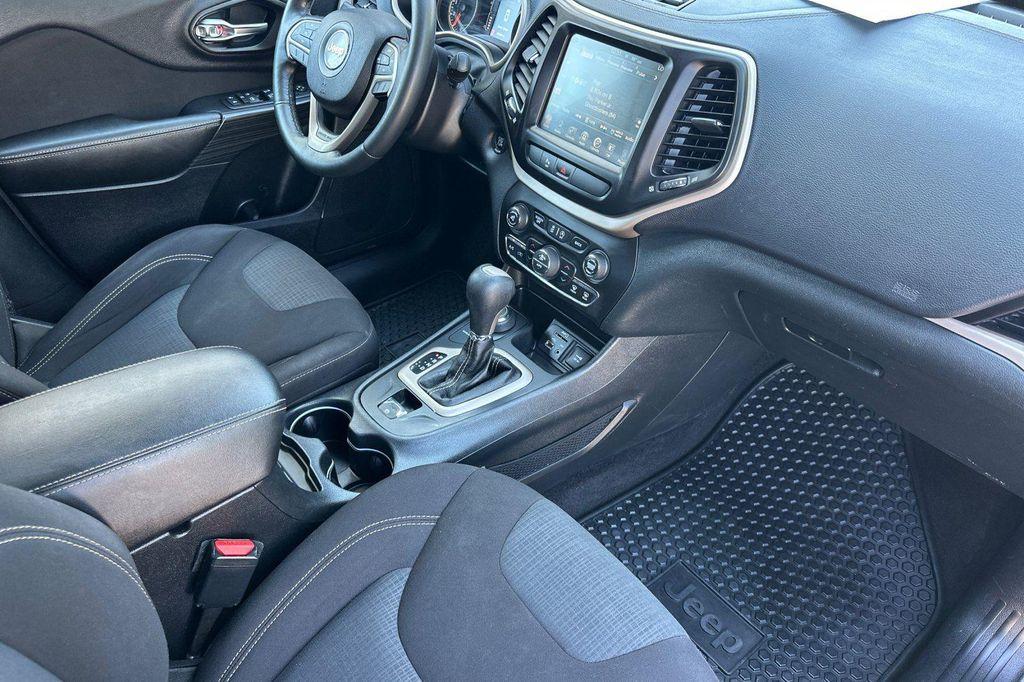 used 2016 Jeep Cherokee car, priced at $10,274