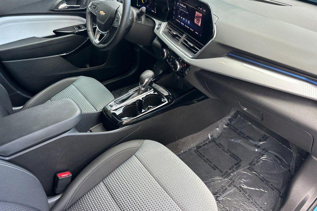 used 2025 Chevrolet Trax car, priced at $23,999