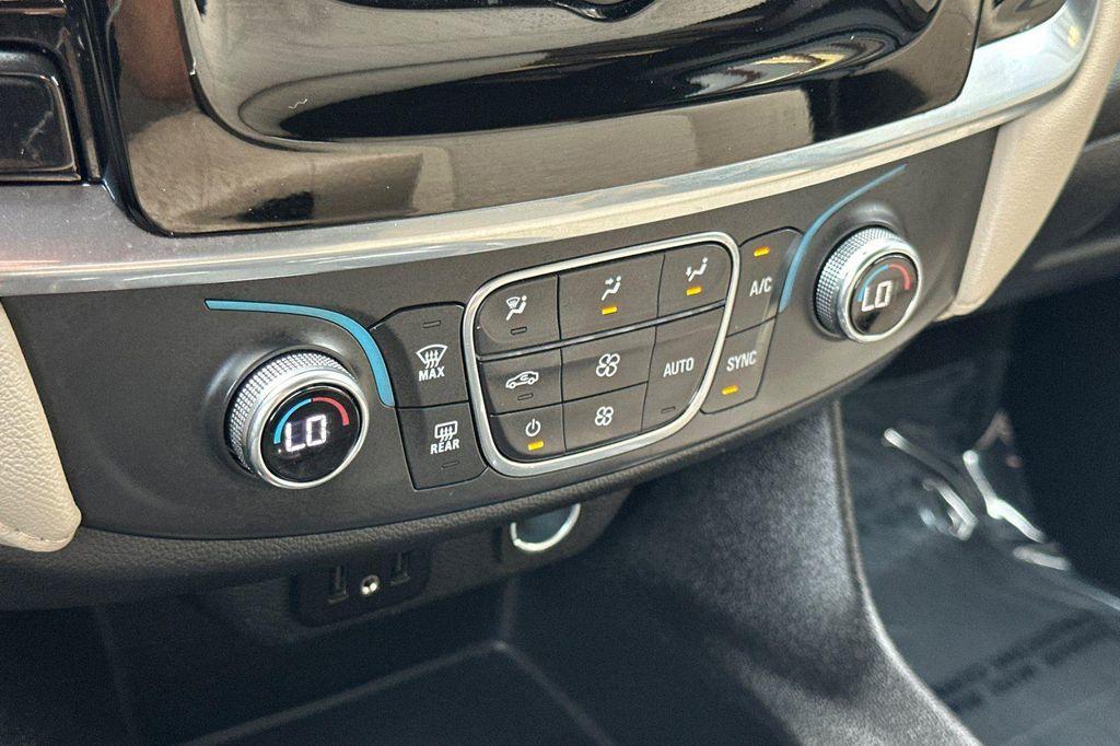 used 2023 Chevrolet Traverse car, priced at $23,499