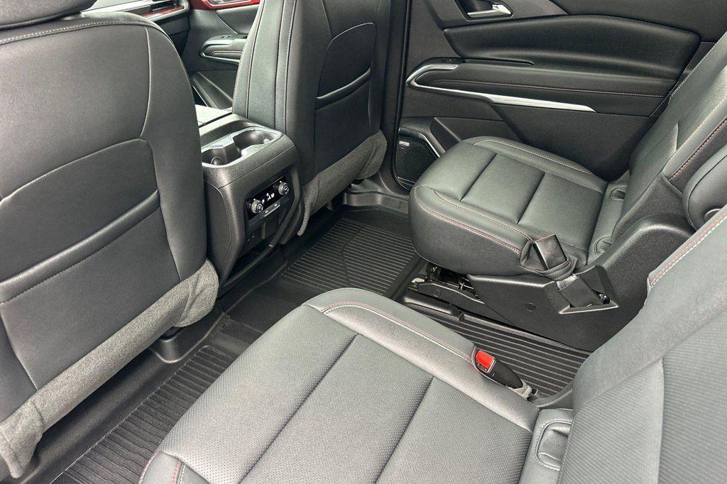 used 2024 Chevrolet Traverse car, priced at $46,999