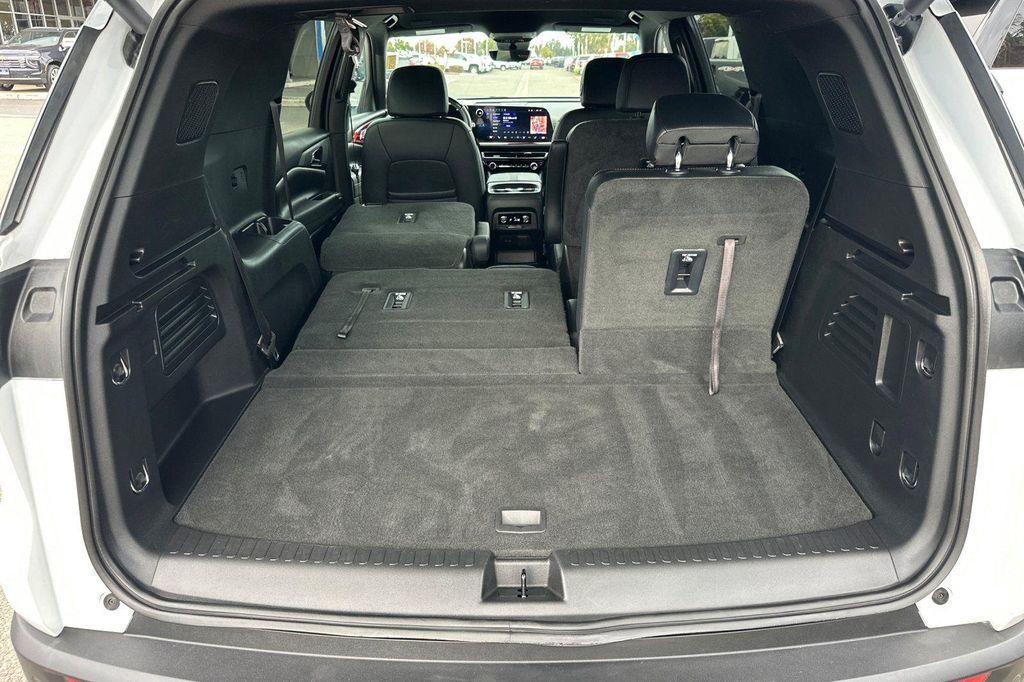 used 2024 Chevrolet Traverse car, priced at $46,999