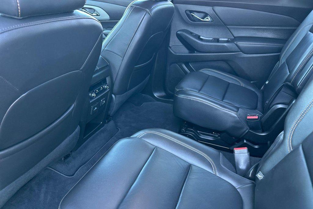 used 2021 Chevrolet Traverse car, priced at $18,999