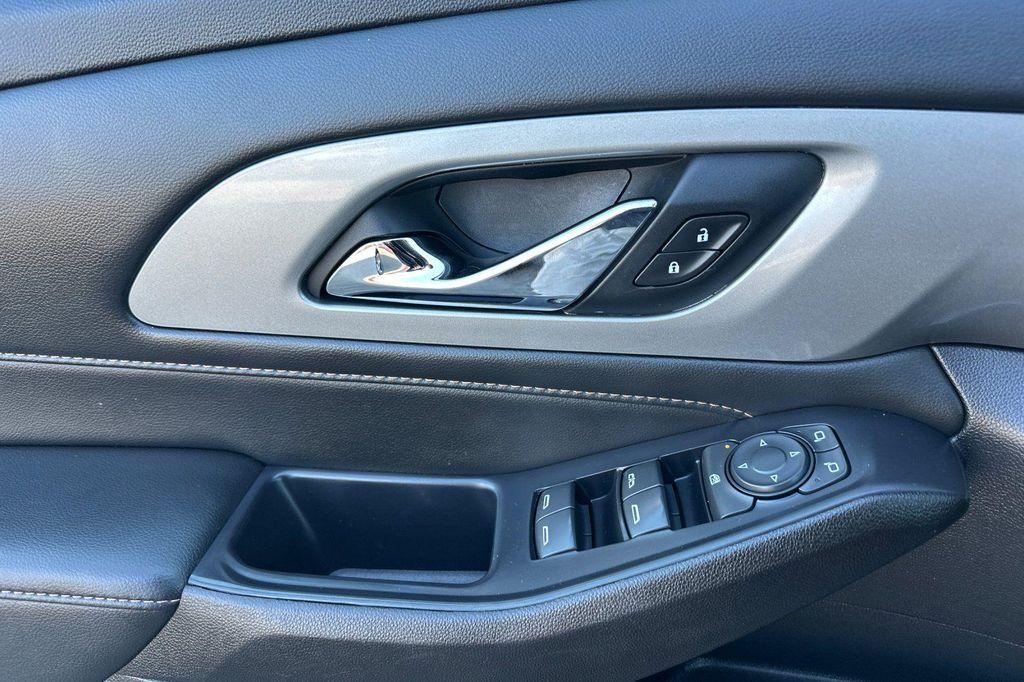 used 2021 Chevrolet Traverse car, priced at $18,999