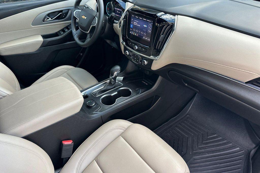 used 2023 Chevrolet Traverse car, priced at $29,799