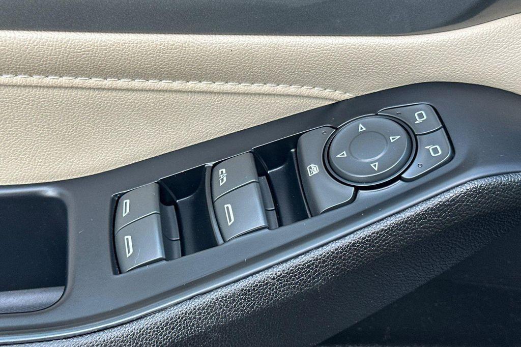 used 2023 Chevrolet Traverse car, priced at $29,799