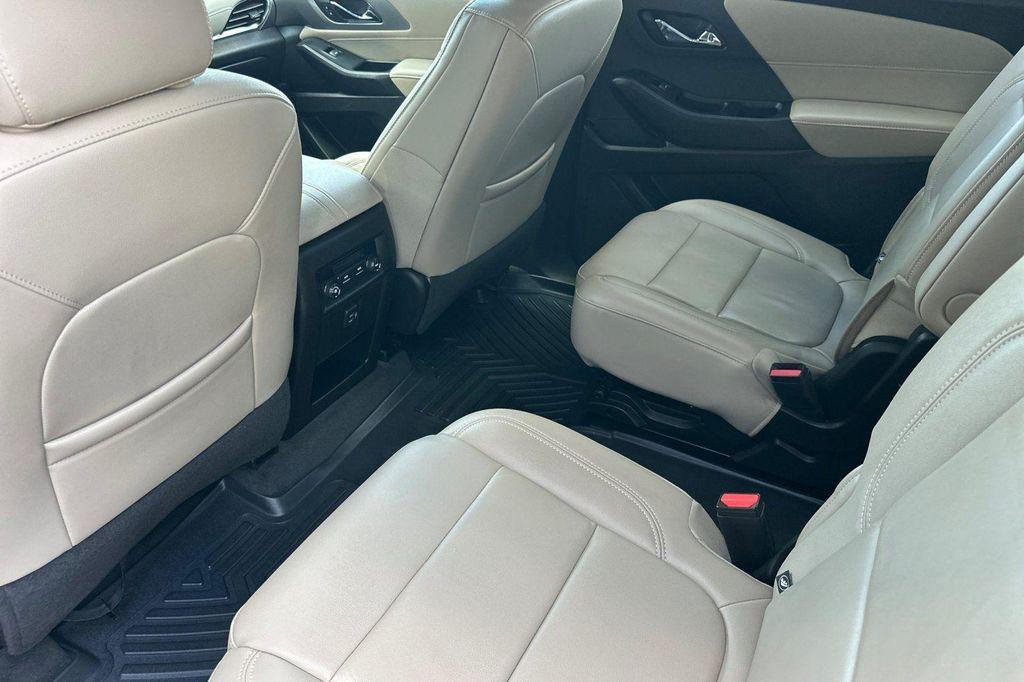 used 2023 Chevrolet Traverse car, priced at $29,799