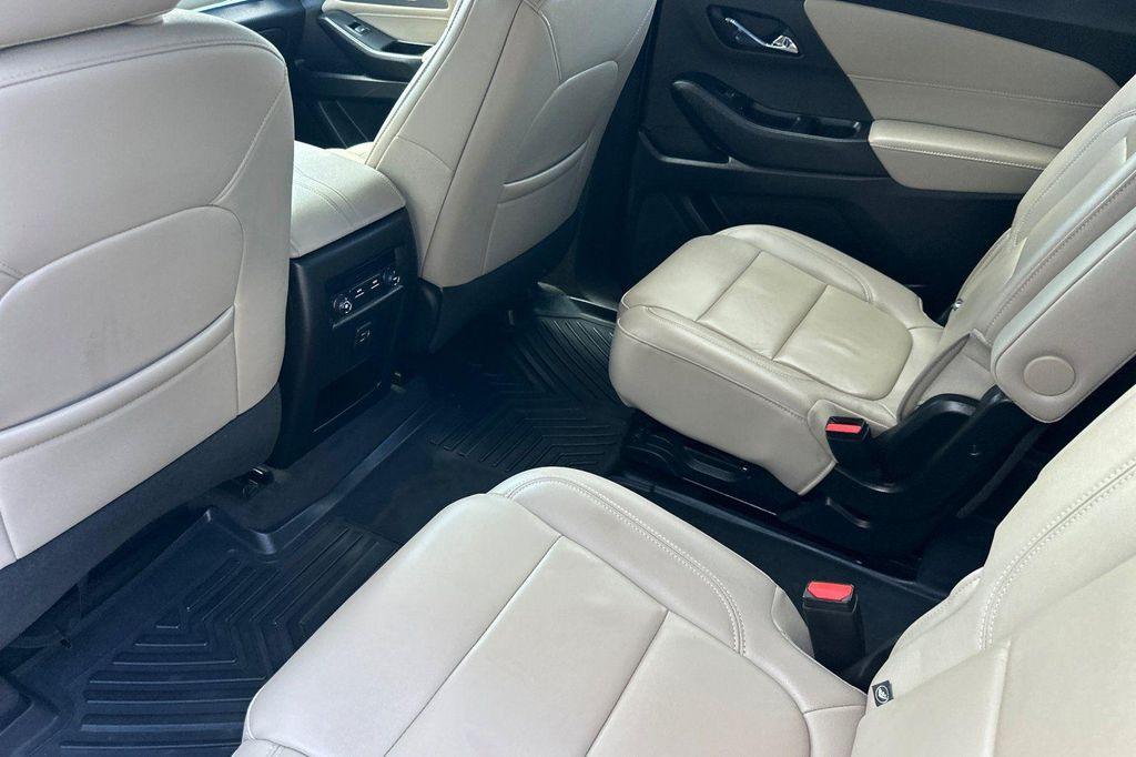 used 2023 Chevrolet Traverse car, priced at $32,699