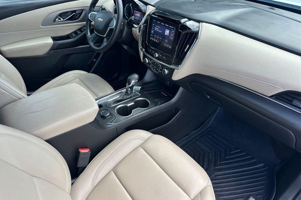 used 2023 Chevrolet Traverse car, priced at $32,699