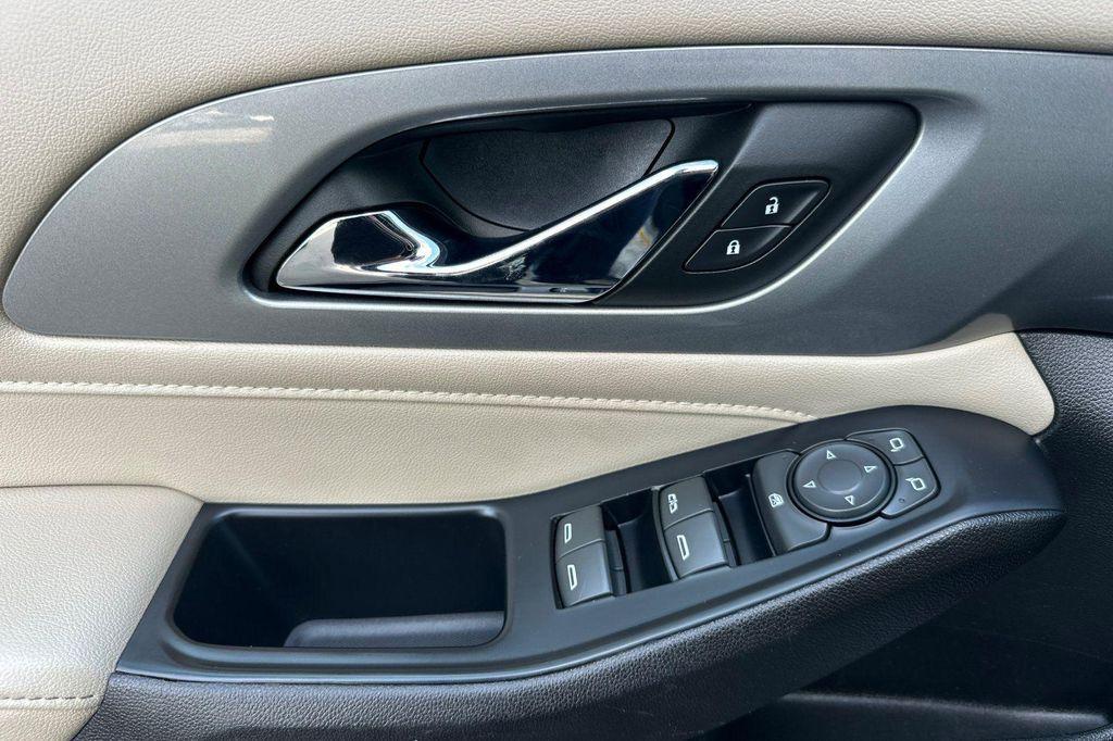 used 2023 Chevrolet Traverse car, priced at $29,799
