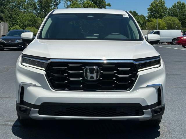 new 2025 Honda Pilot car, priced at $45,350