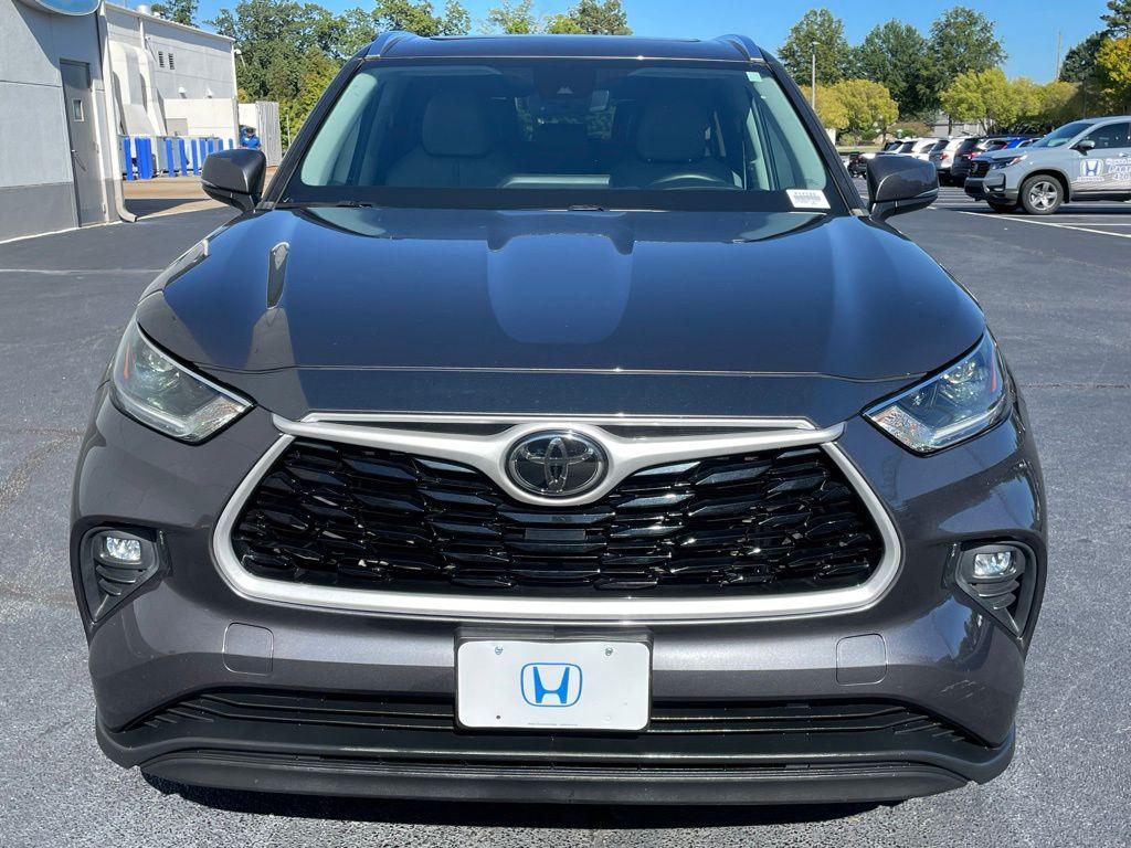 used 2021 Toyota Highlander car, priced at $32,980